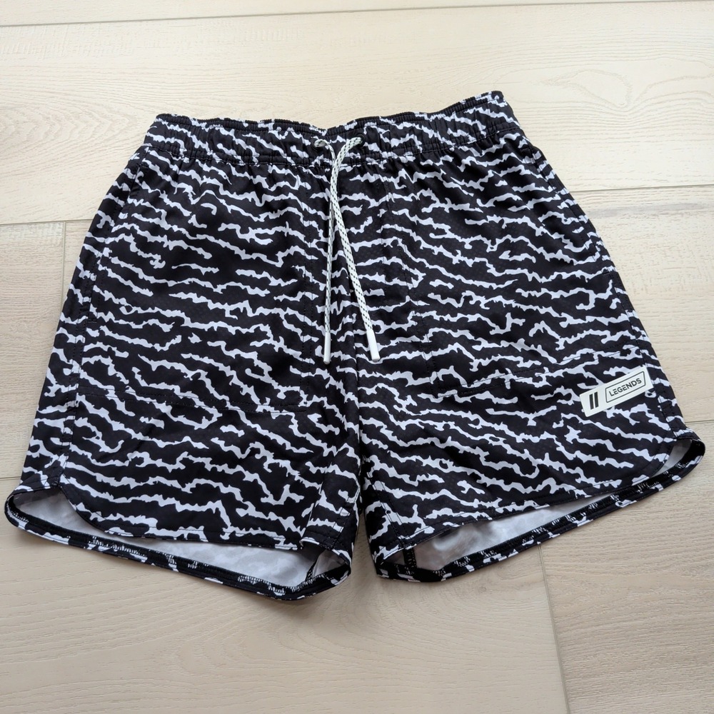 Legends Relay Shorts Mens S Unlined Black White Wavy Print Athletic Gym Running